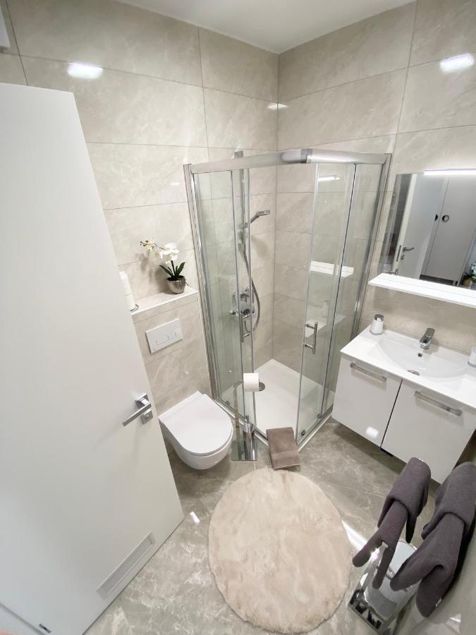Apartment "50 Shades" With Balcony And Free Parking In The Garage Zadar Exterior foto