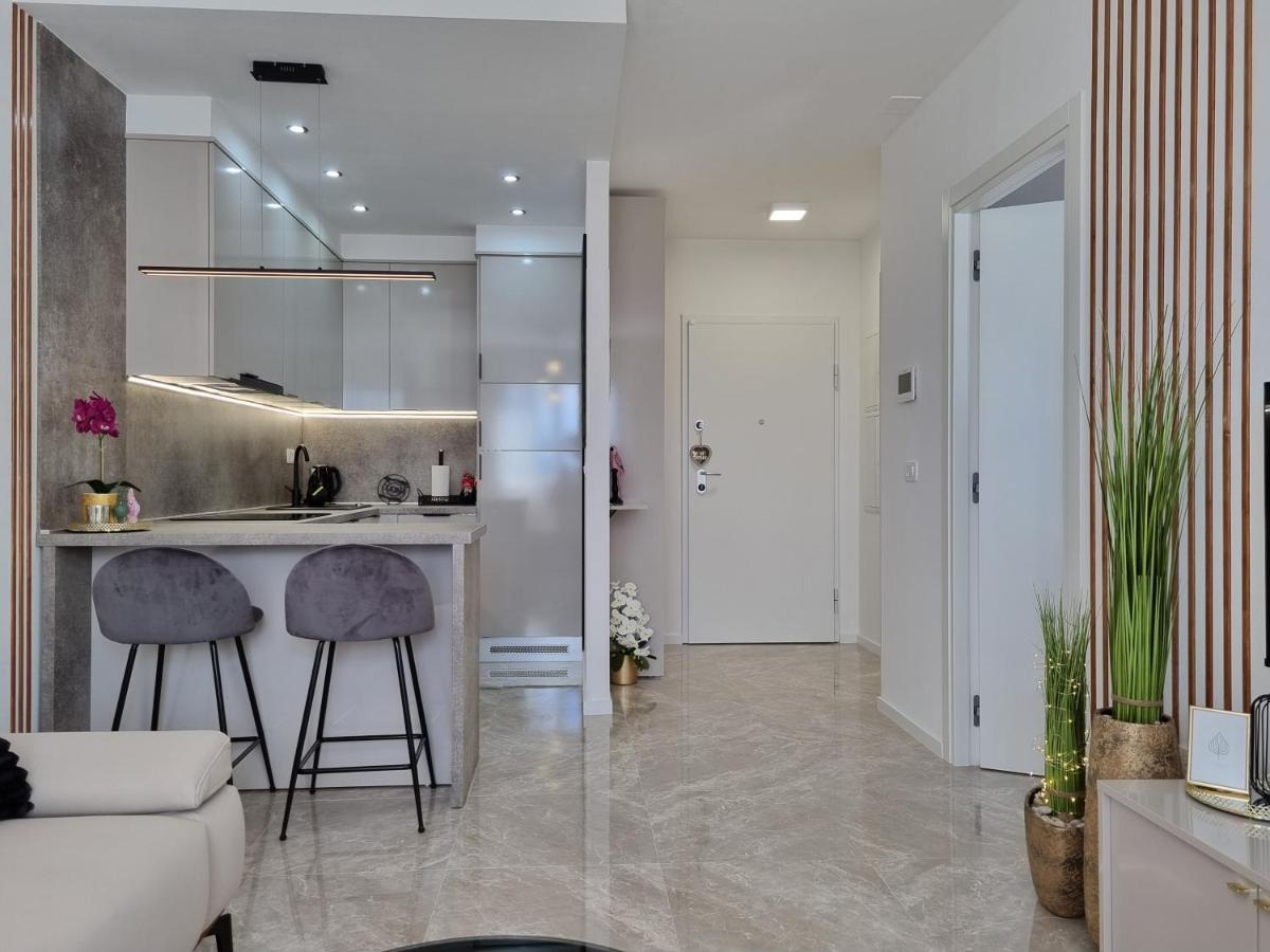 Apartment "50 Shades" With Balcony And Free Parking In The Garage Zadar Exterior foto