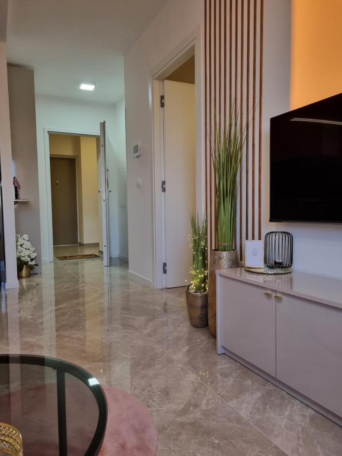 Apartment "50 Shades" With Balcony And Free Parking In The Garage Zadar Exterior foto